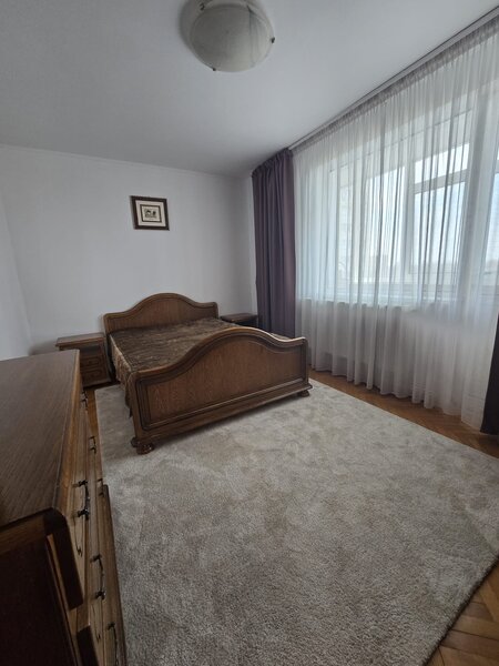 Pasaj Basarab, Metrou Calea Grivitei, centrala proprie.